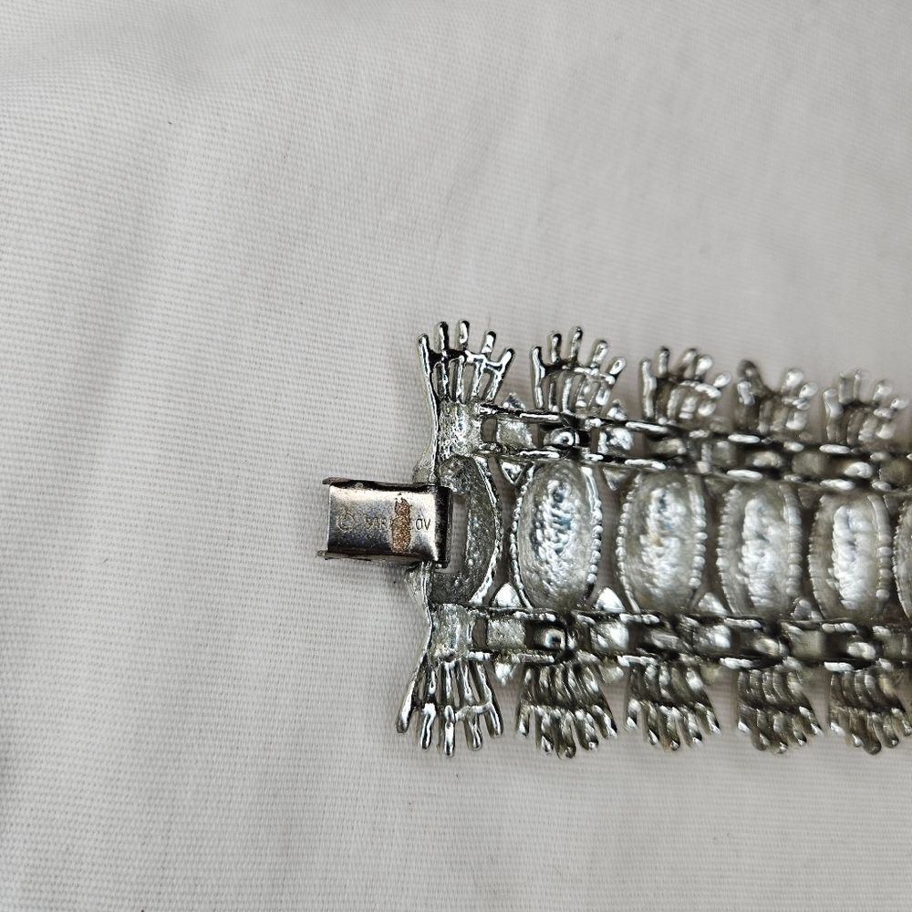 Sarah Coventry Vintage 1960s Pineapple Crown Panel Bracelet - Some Wear - Picture 12 of 12